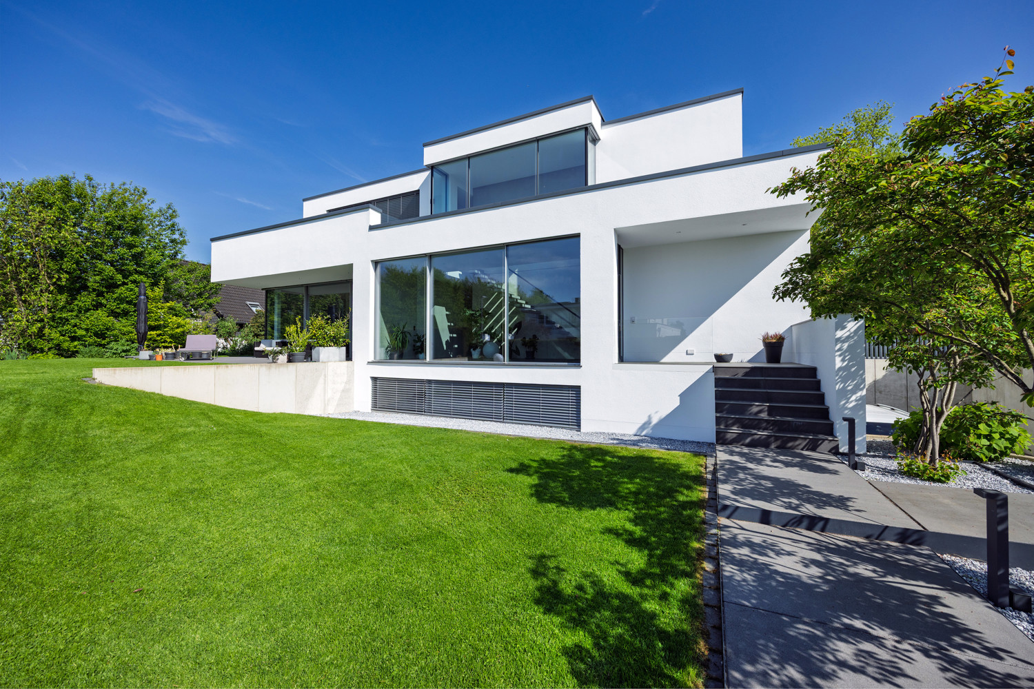 Exklusive Villa im Bauhausstil in erstklassiger Lage!