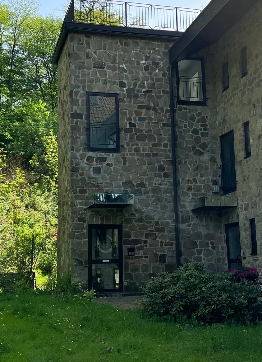 Eingangsturm mit Dachterrasse