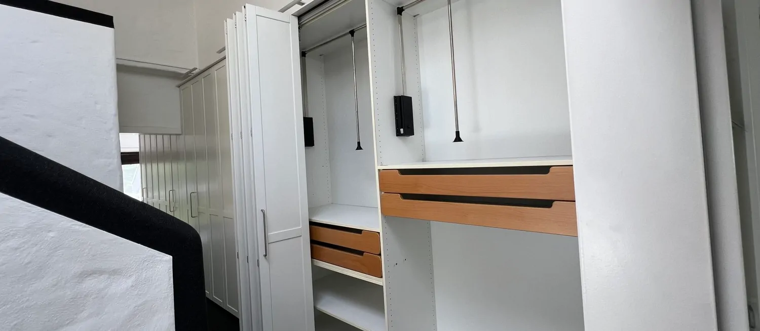 Einbaukleiderschrank mit Kleiderlift