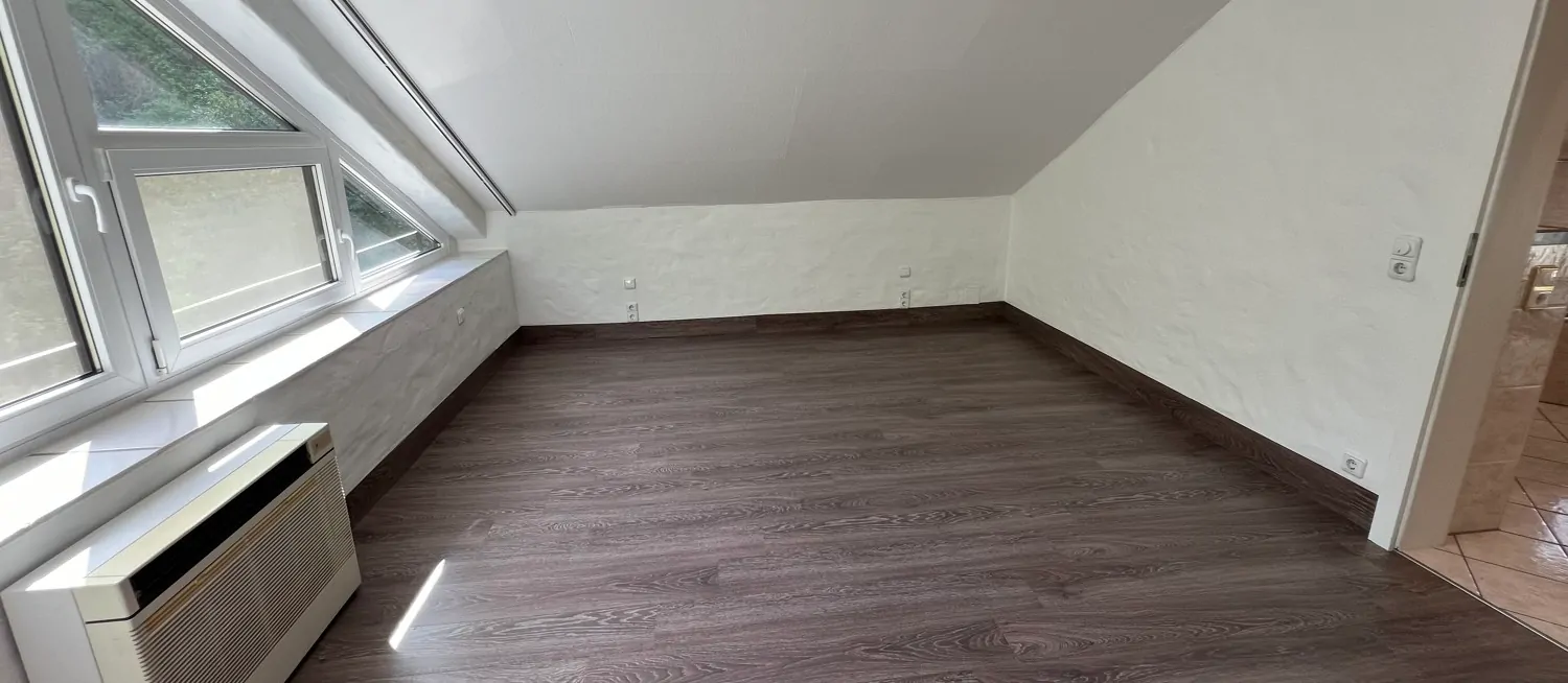 Schlafzimmer mit Dachschräge