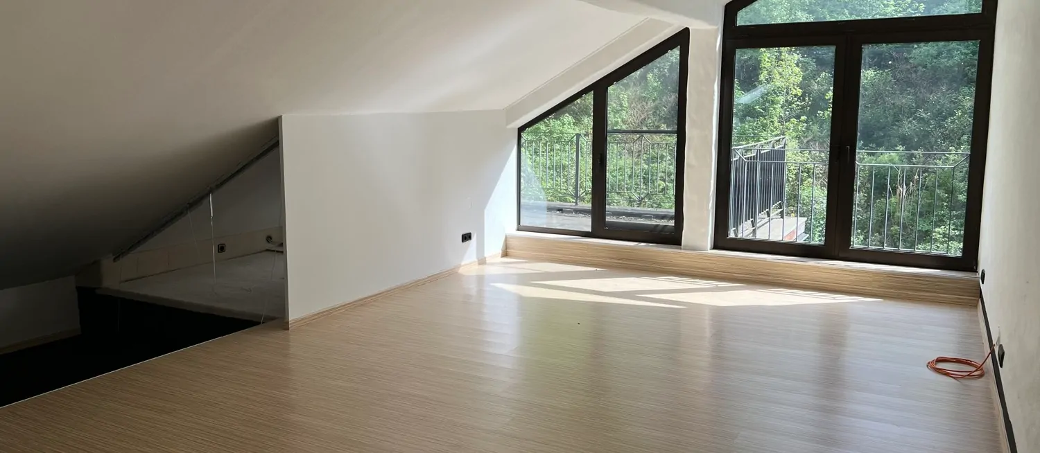 Arbeitszimmer mit Blick zur oberen Terrasse