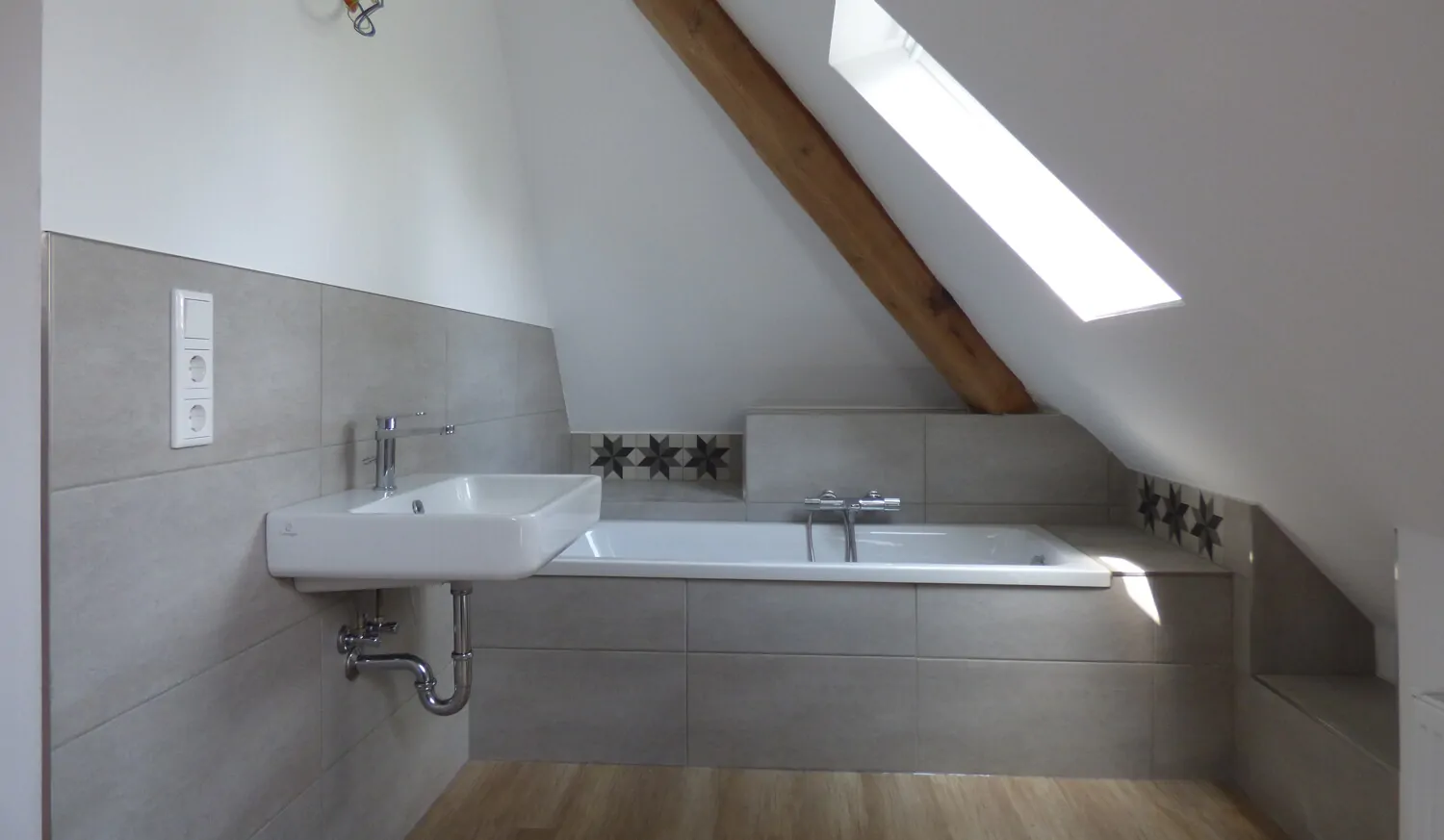 Wannen-Duschbad Dachgeschoss