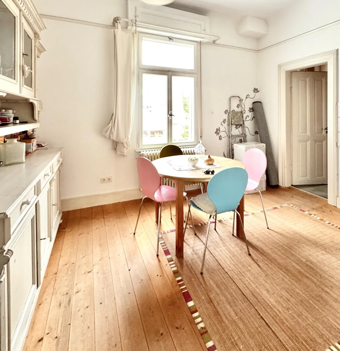 Wohnküche mit Echtholzboden