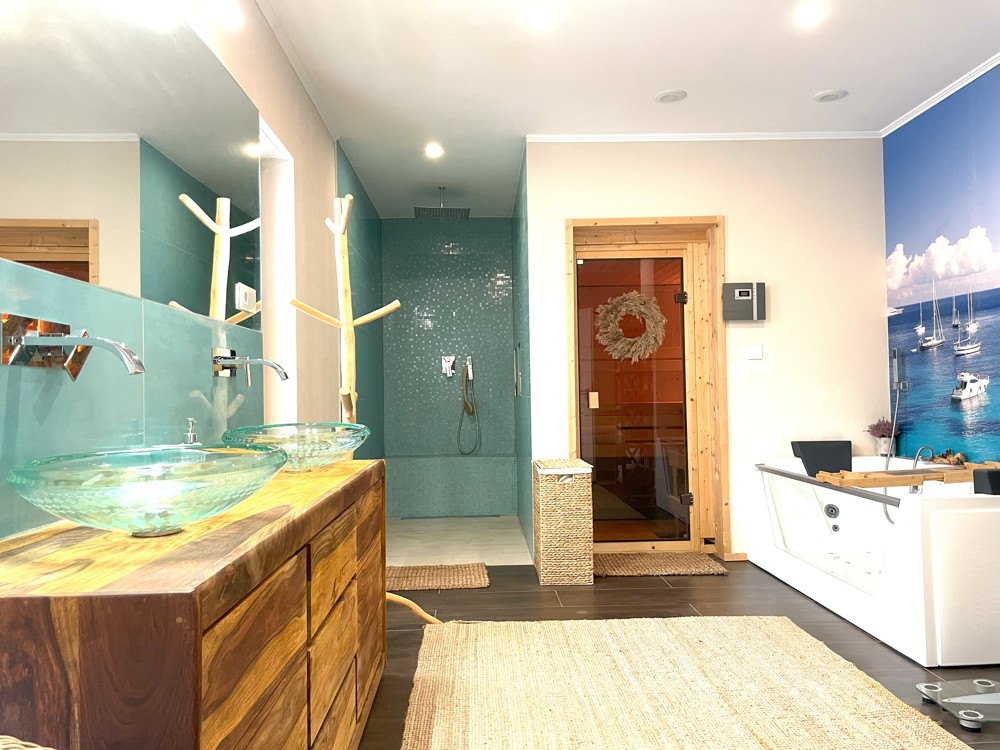 Badezimmer en Suite und Sauna