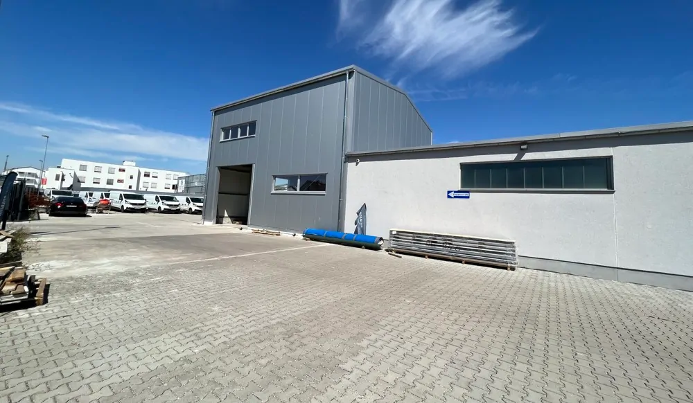 Zweites Hallengebäude