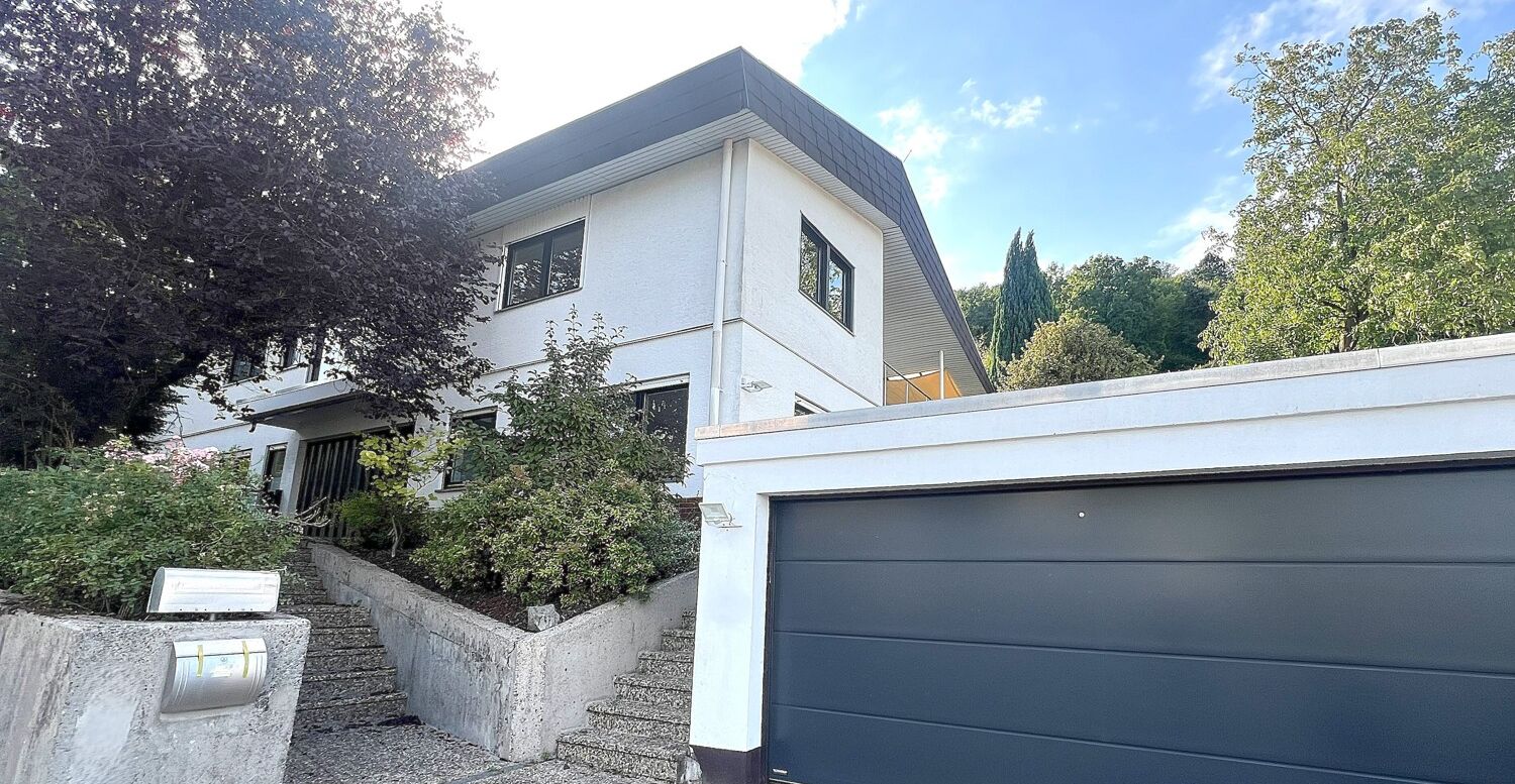 Exklusive Familienoase mit Weitblick! Haus mit Garten und separater Einliegerwohnung!