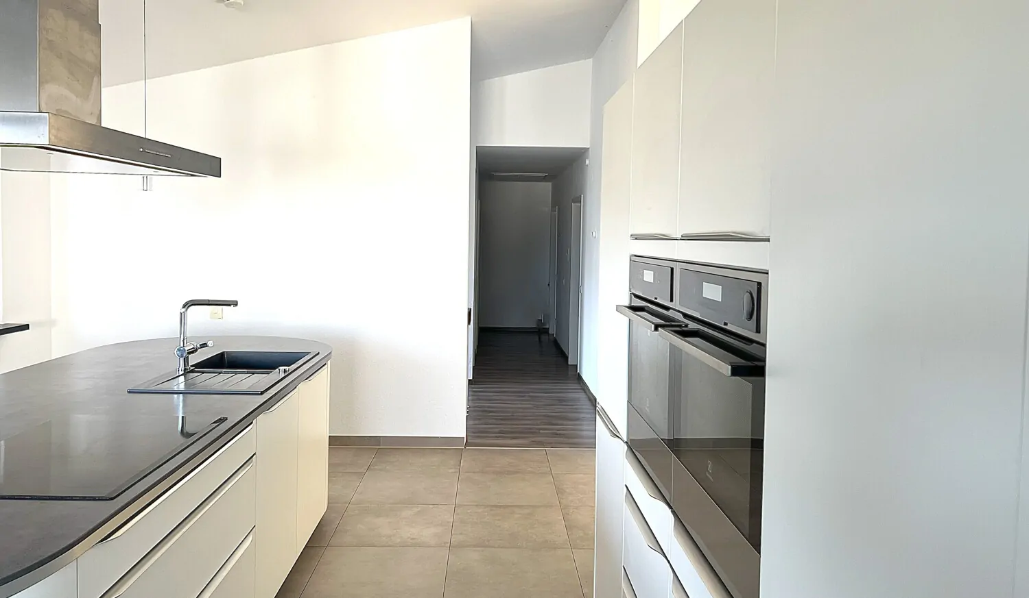 Top Einbauküche mit Mielegeräten