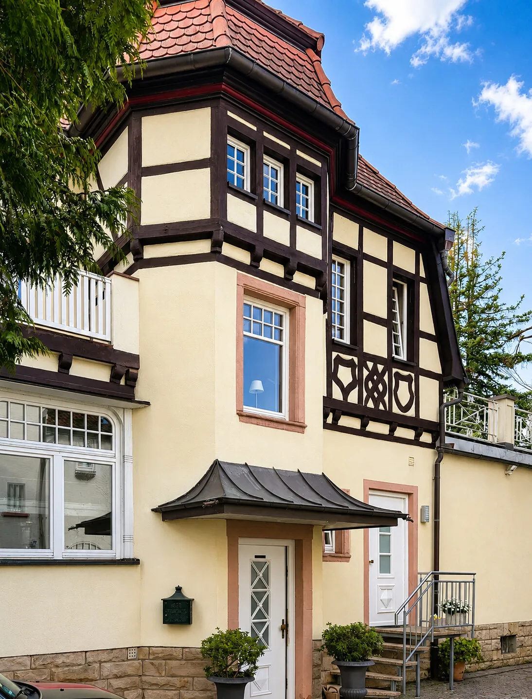 Blick zum Fachwerkturm