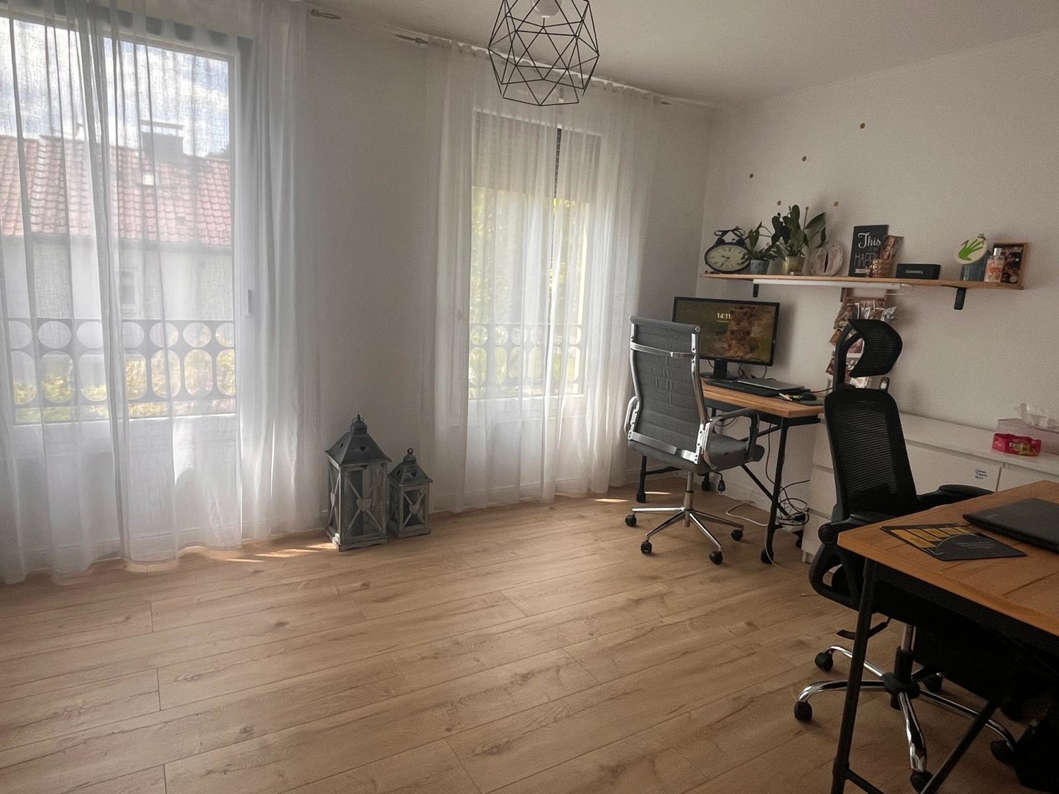 Lichtdurchflutetes Büro
