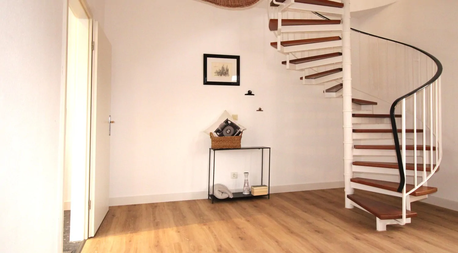 Büro mit Treppenaufgang