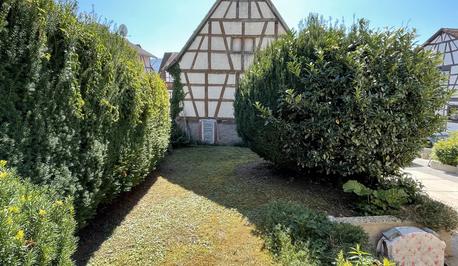 Blick zum Fachwerkhaus