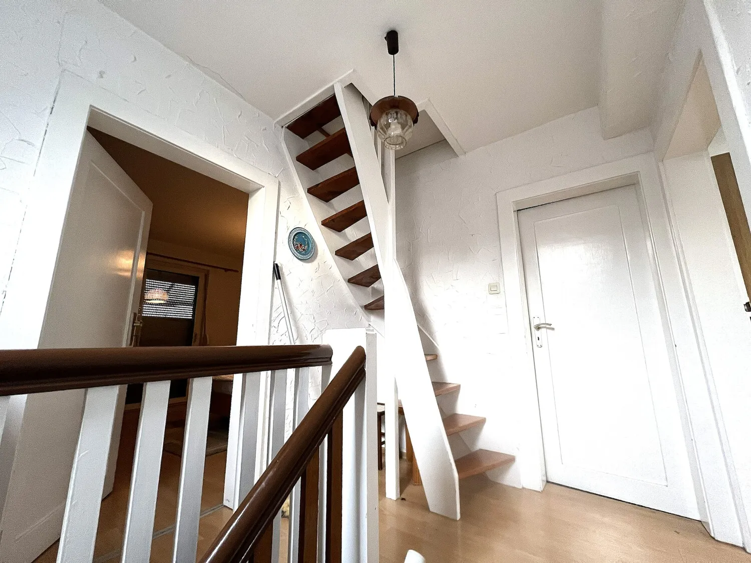 Blick zum Aufgang ins ausbaubare Dachgeschoss