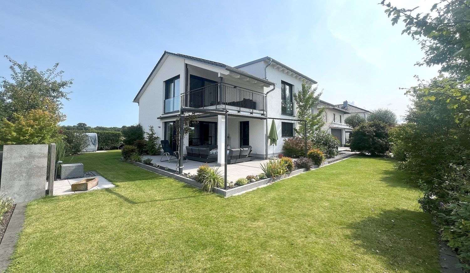Modernes Traumhaus mit bestem Energiestandard!