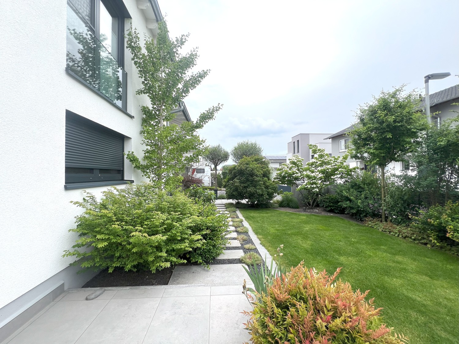 Gepflegter Gartenbereich