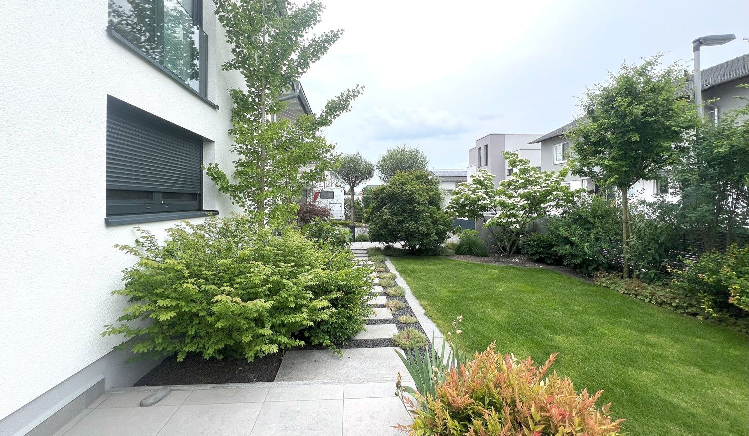 Gepflegter Gartenbereich