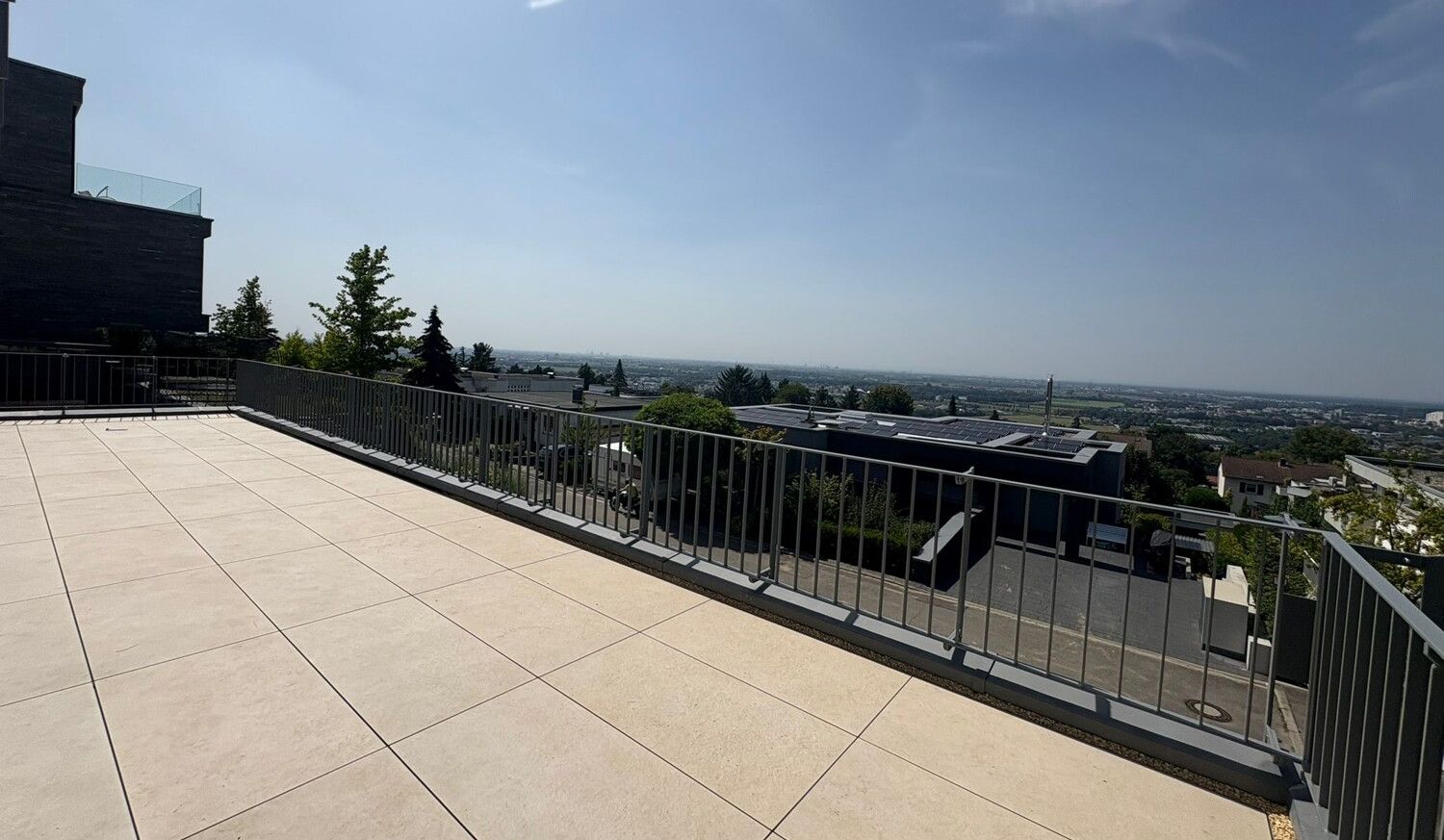 großzügige Terrasse