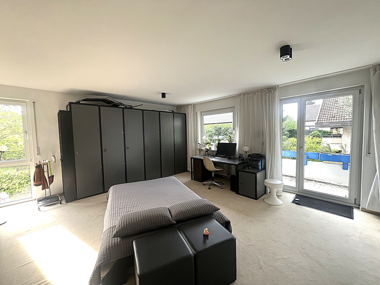 Mögliches Gäste- oder Arbeitszimmer, ebenfalls mit Balkon ausgestattet