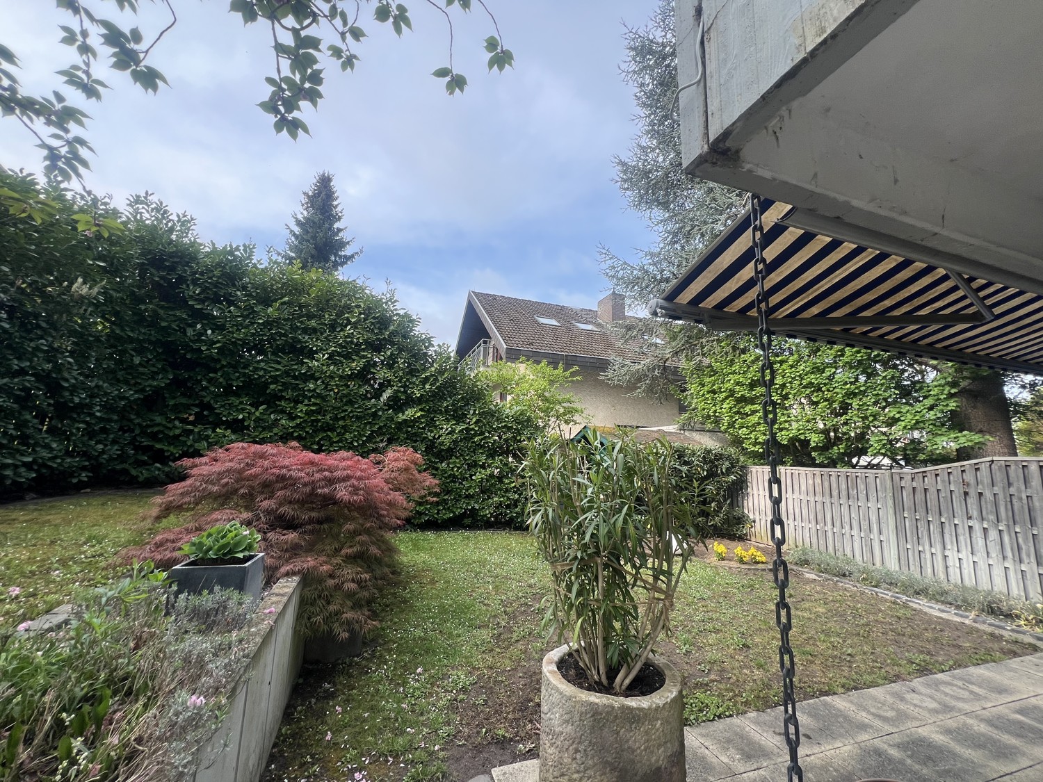 Blick von der Terrasse in den .......