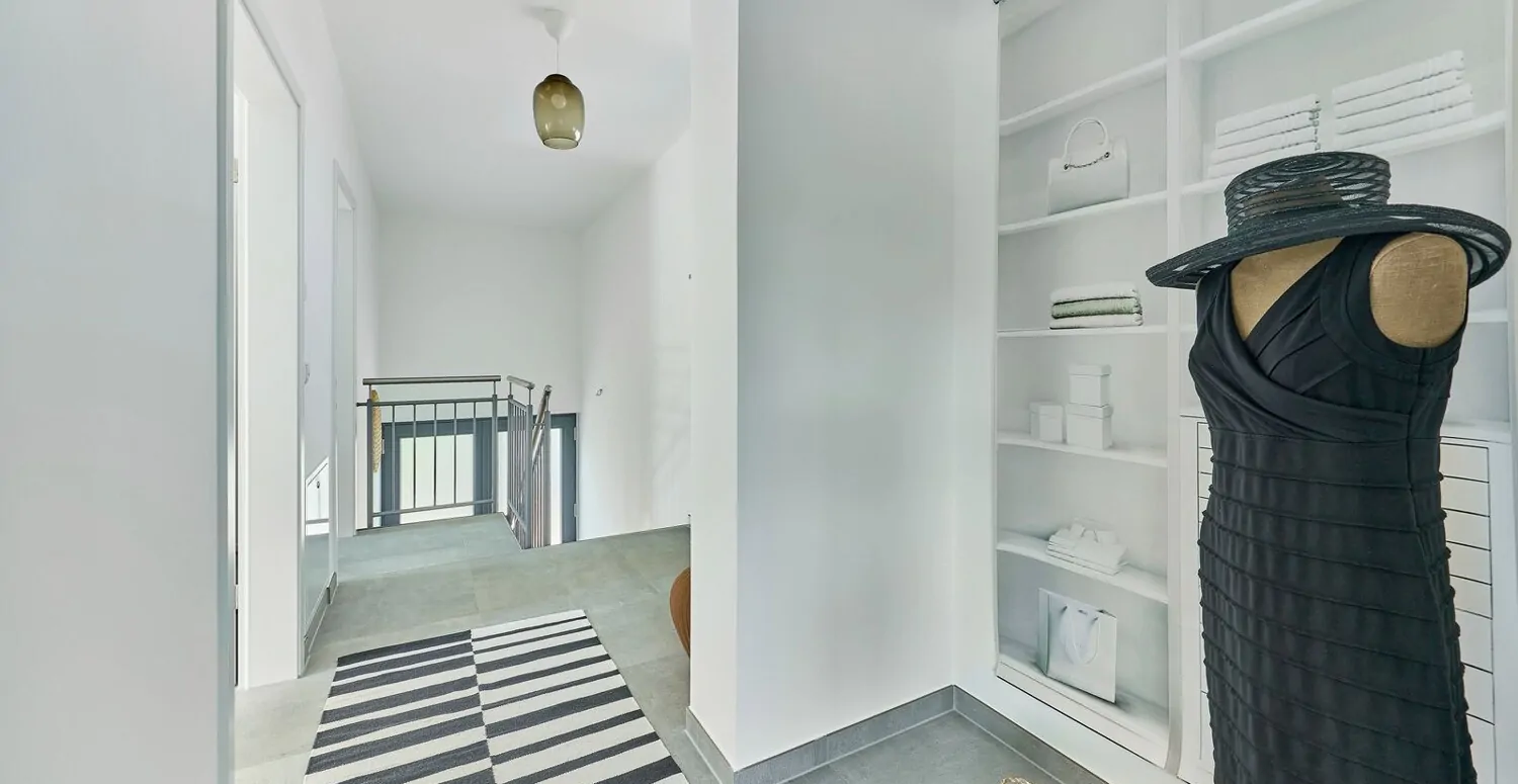 Flur im Obergeschoss mit Möglichkeit einer Ankleide