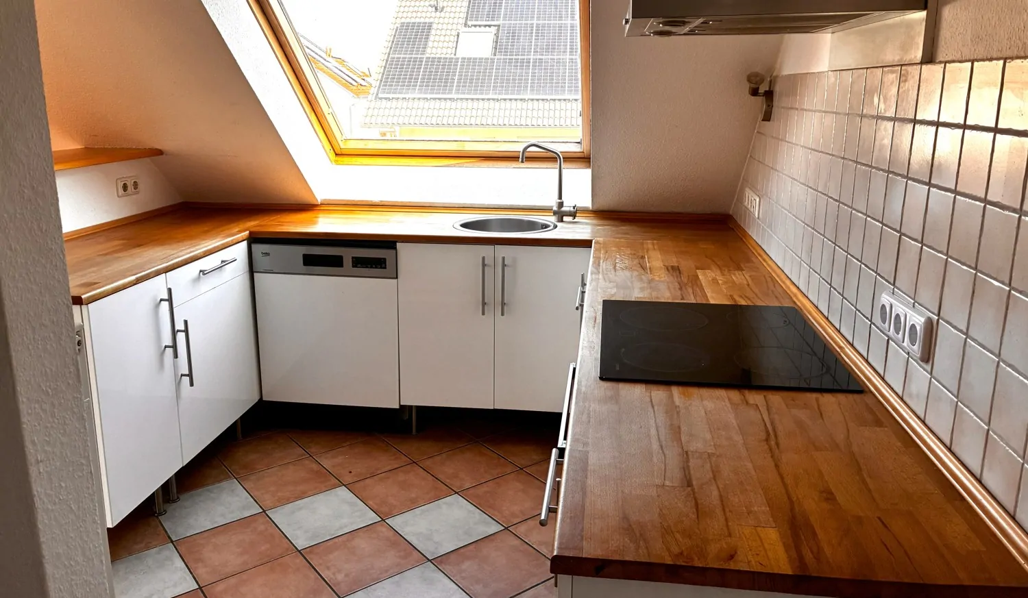 Küche mit Abstellraum