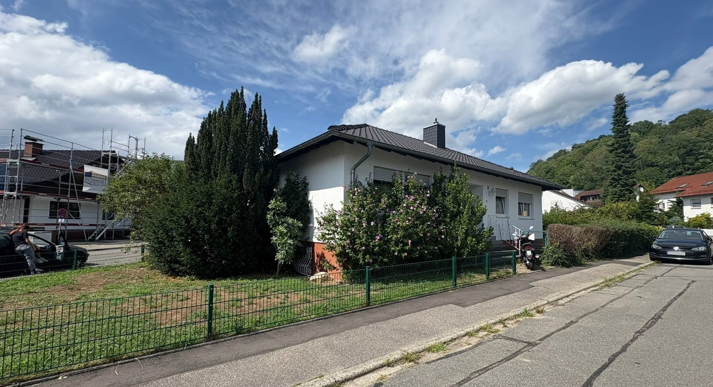 Straßenansicht 2