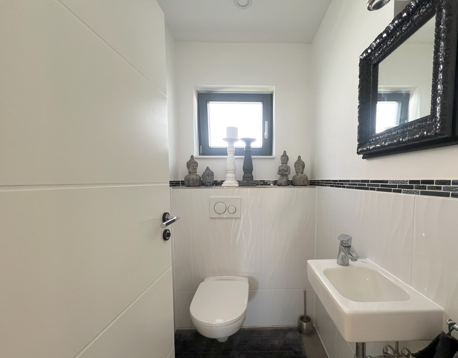 Gäste- WC im Erdgeschoss