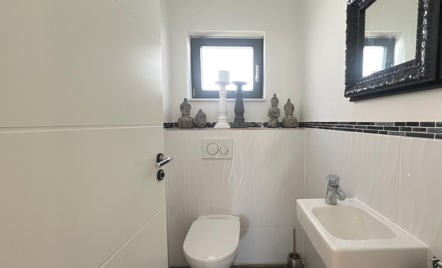 Gäste- WC im Erdgeschoss