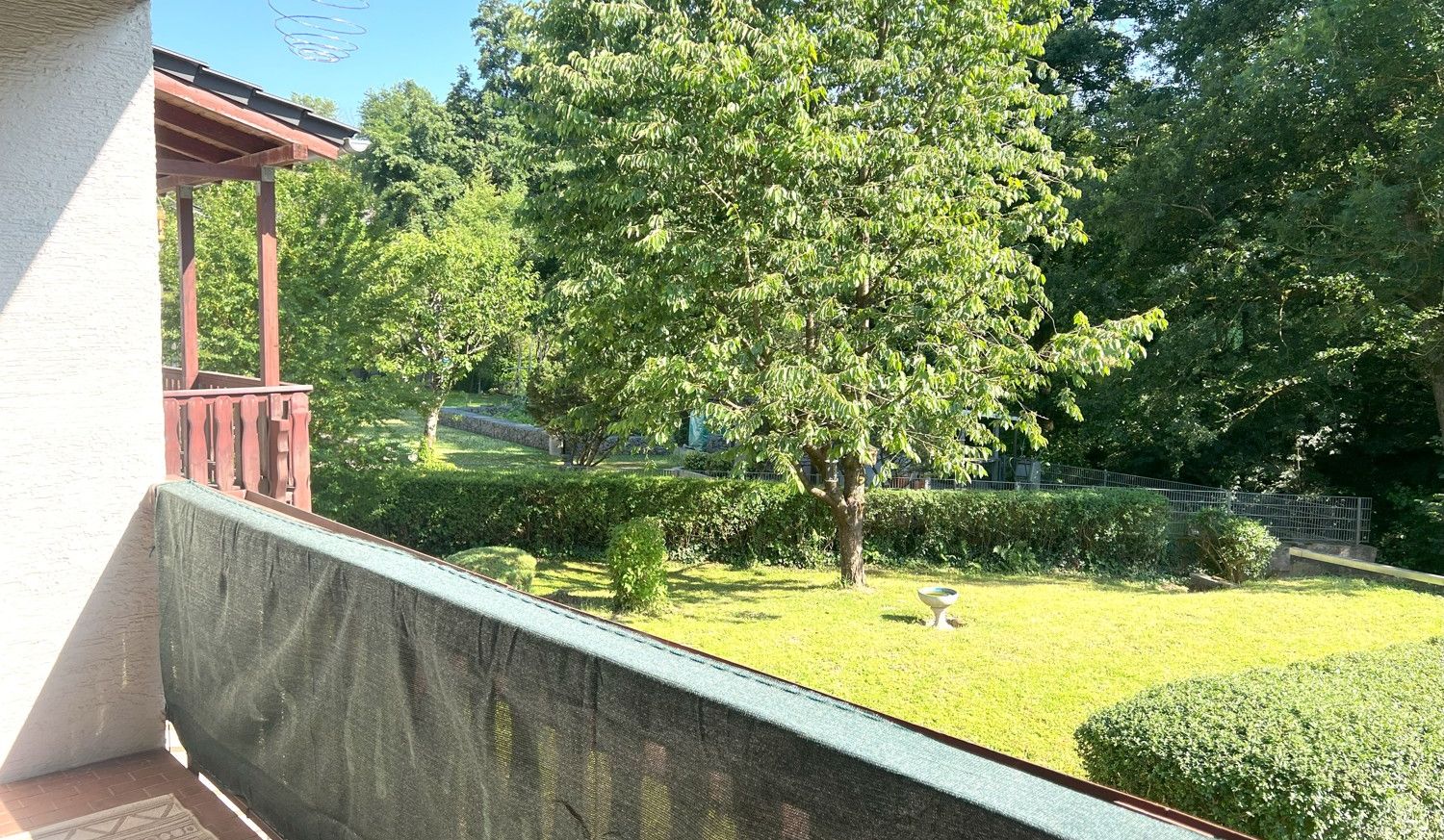 Idyllisch Wohnen: 2,5-Zimmer-Wohnung in kleiner Einheit mit Balkon