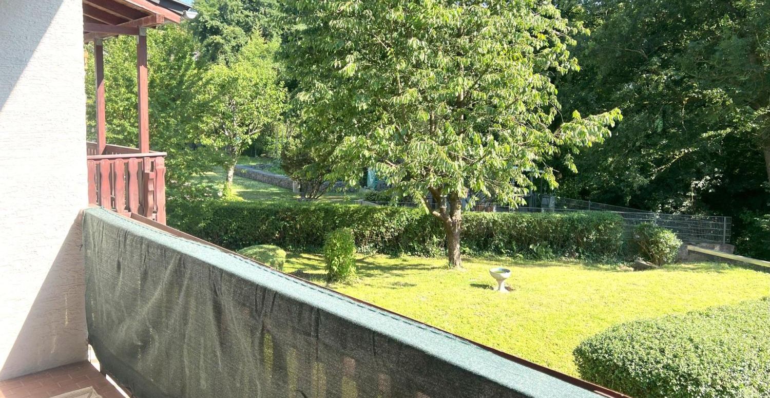 Idyllisch Wohnen: 2,5-Zimmer-Wohnung in kleiner Einheit mit Balkon