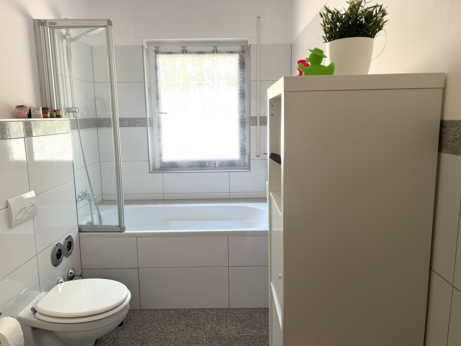 Gepflegtes Badezimmer