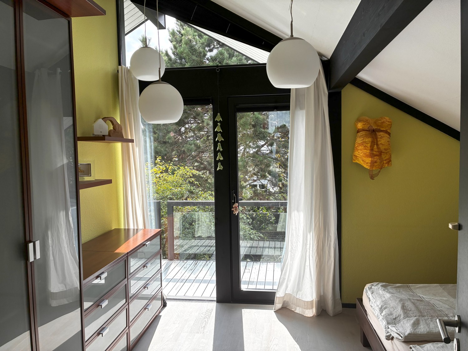 Schlafzimmer mit Gartenblick