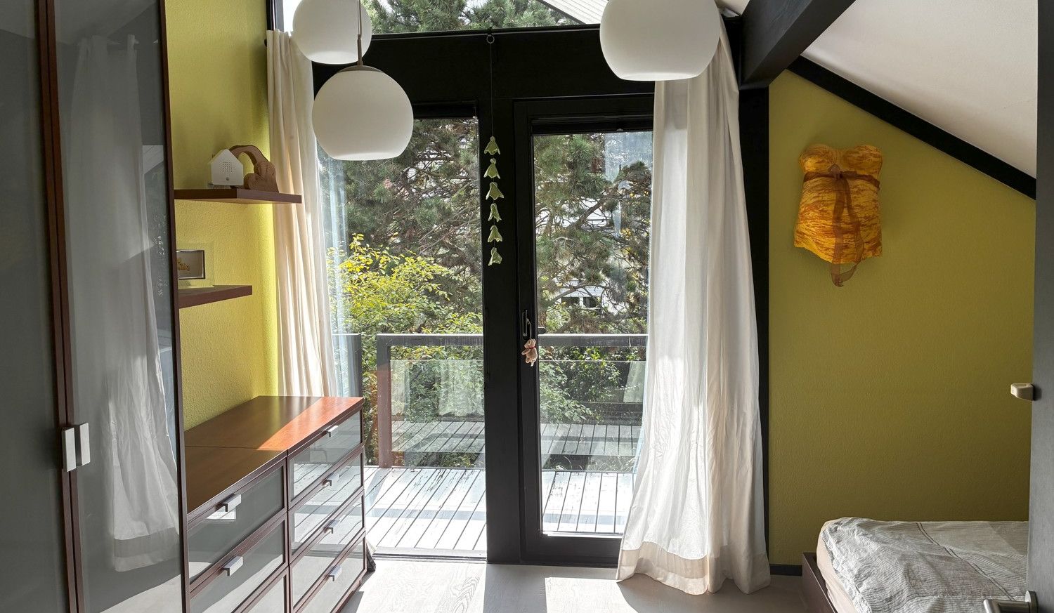 Schlafzimmer mit Gartenblick