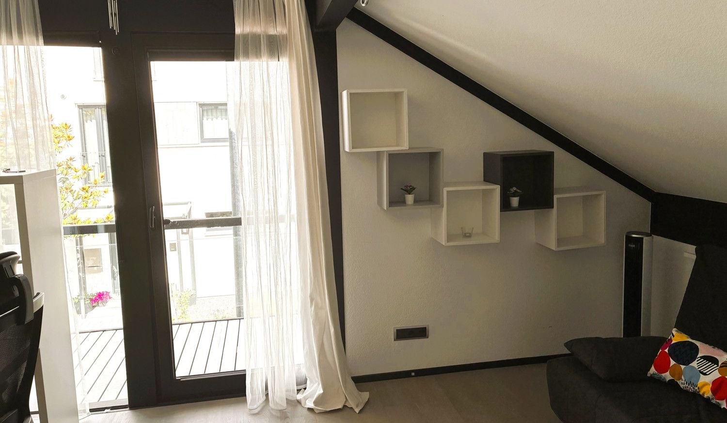 2 Zimmer mit Balkon