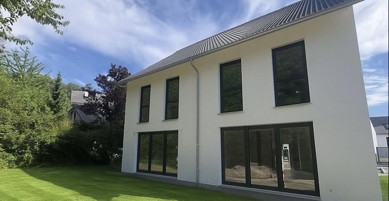 Architektonisch überzeugendes Doppelhaus – Neubau mit offener Grundrisslösung