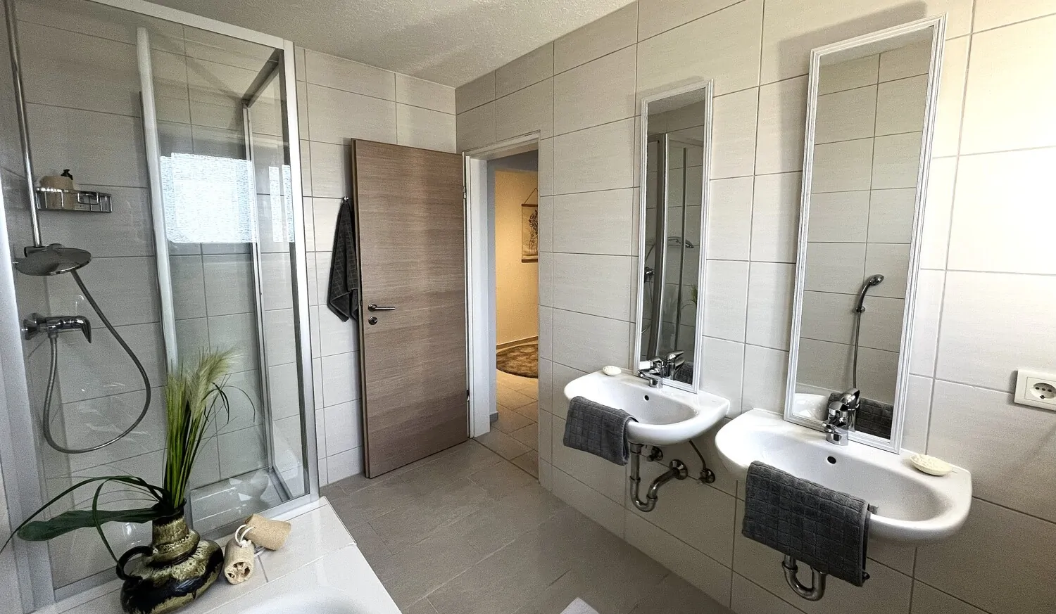 Mit Wanne und Dusche