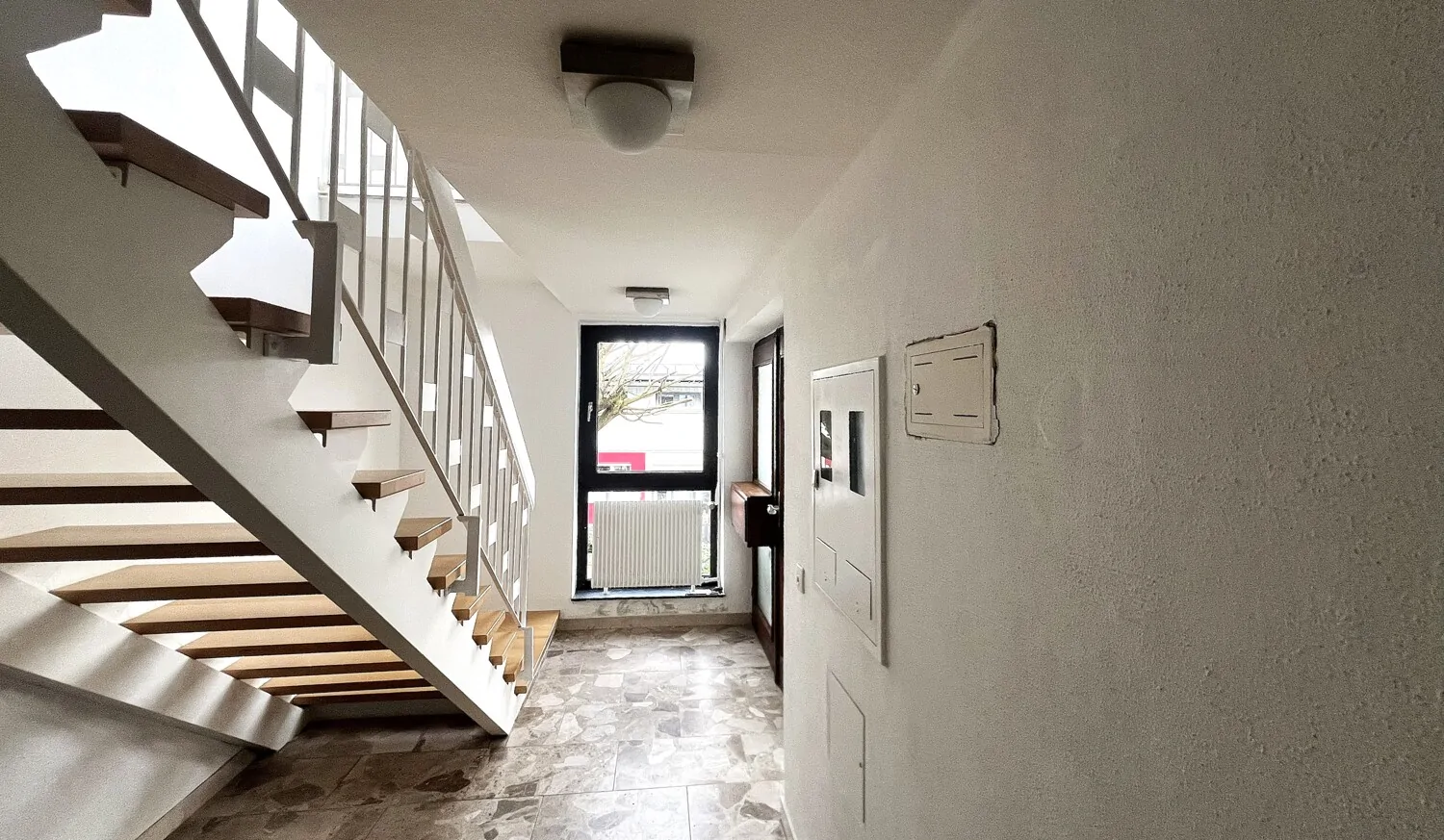 Blick zum Haupteingang