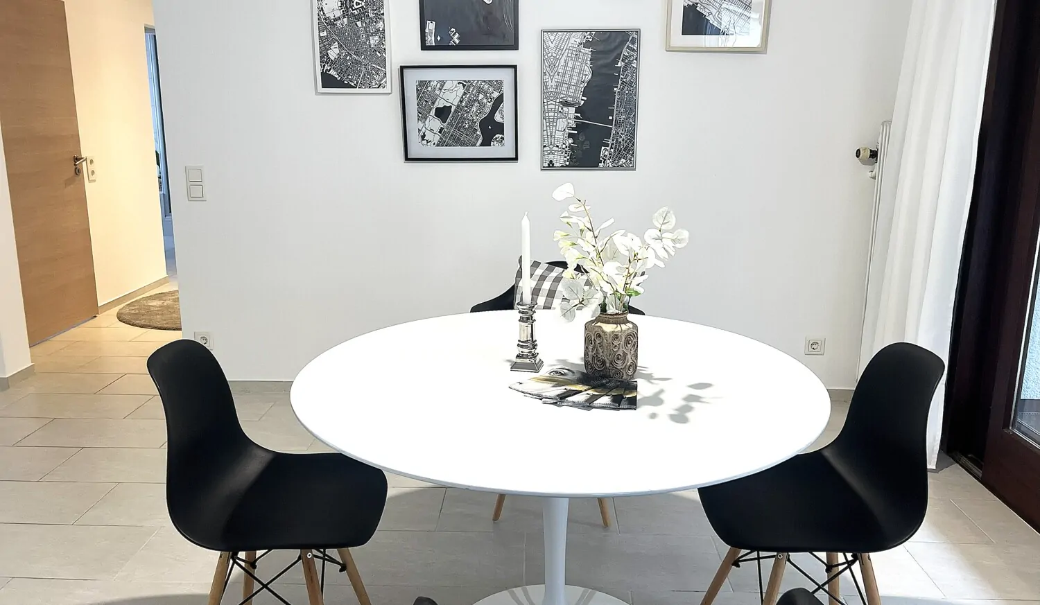 Toller Essbereich mit Zugang zur Terrasse und in den Garten