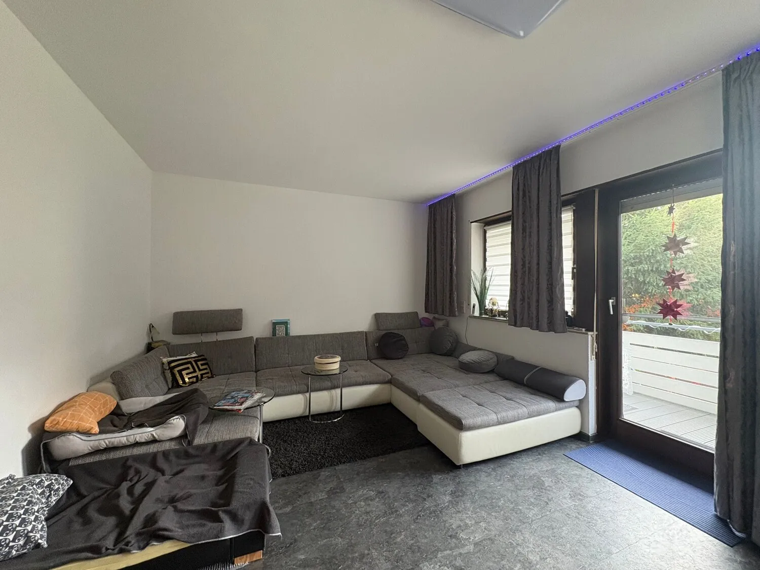 Gemütliches Wohnzimmer mit Kamin 2