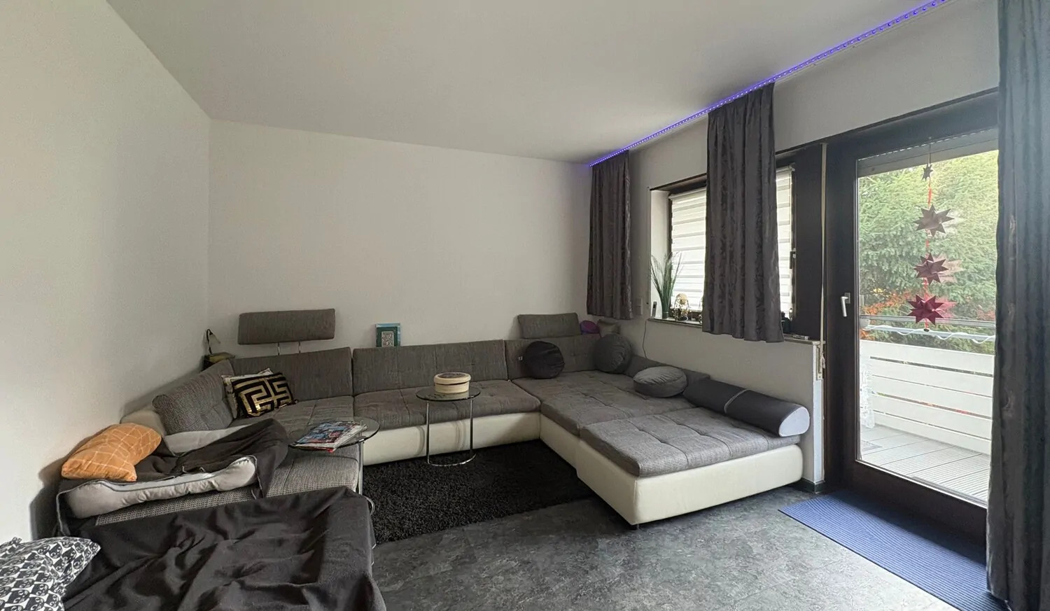 Gemütliches Wohnzimmer mit Kamin 2