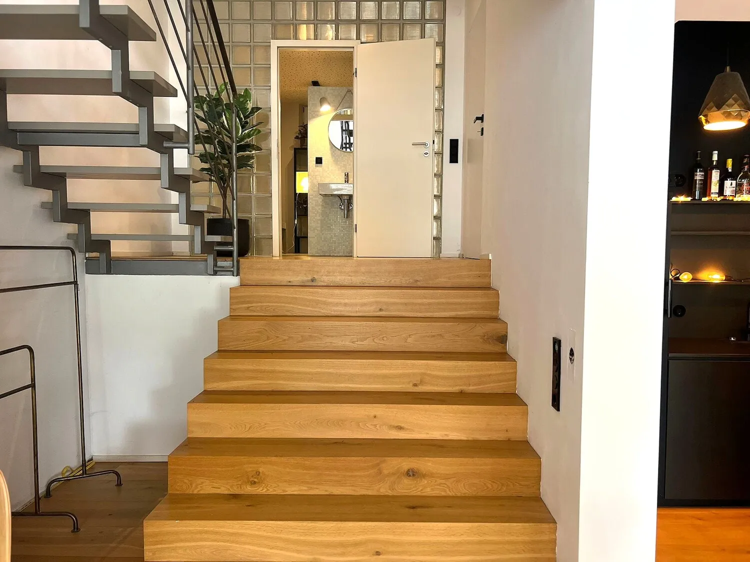 Blick zum zweiten Badezimmer