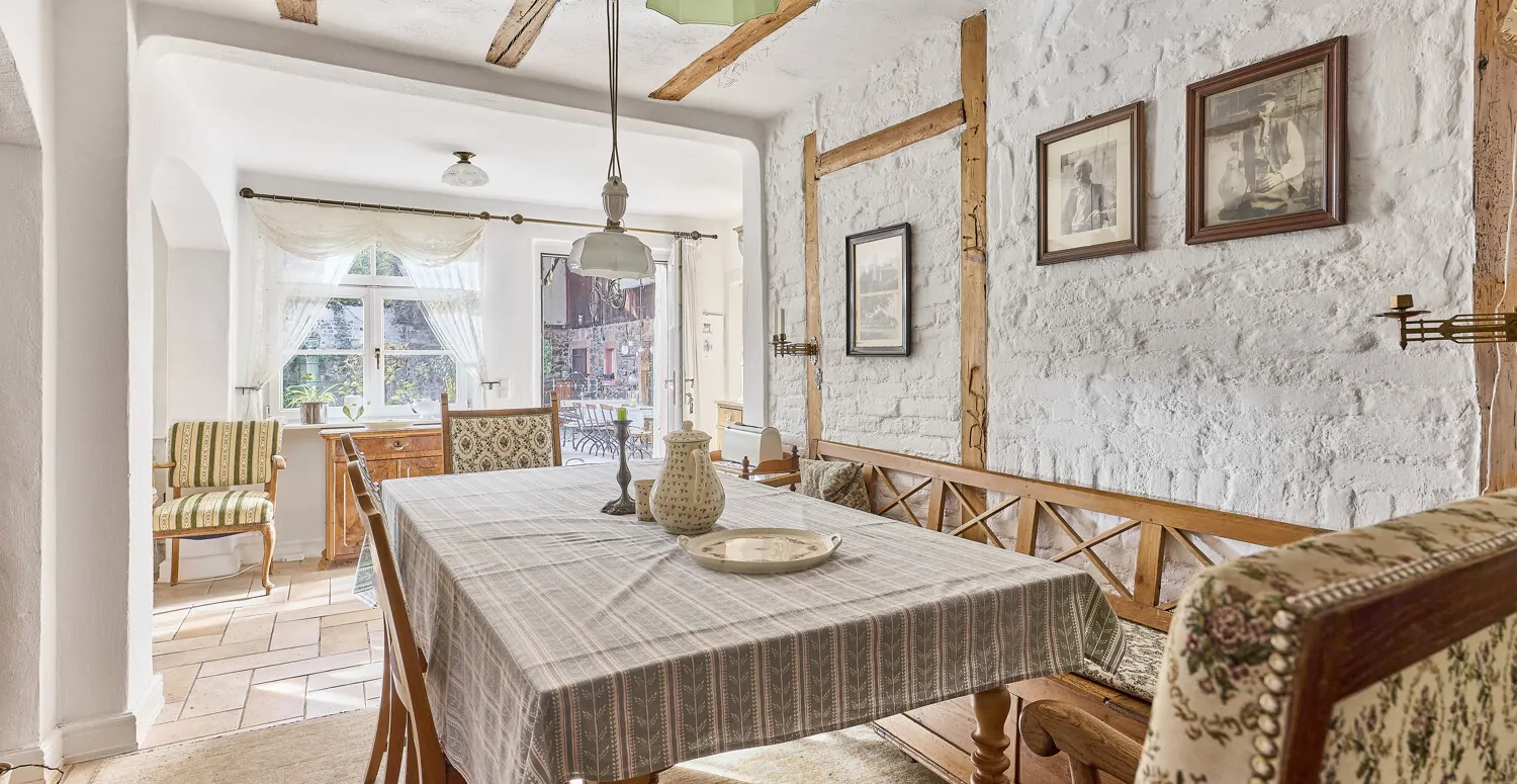 Essbereich mit Zugang zum Garten