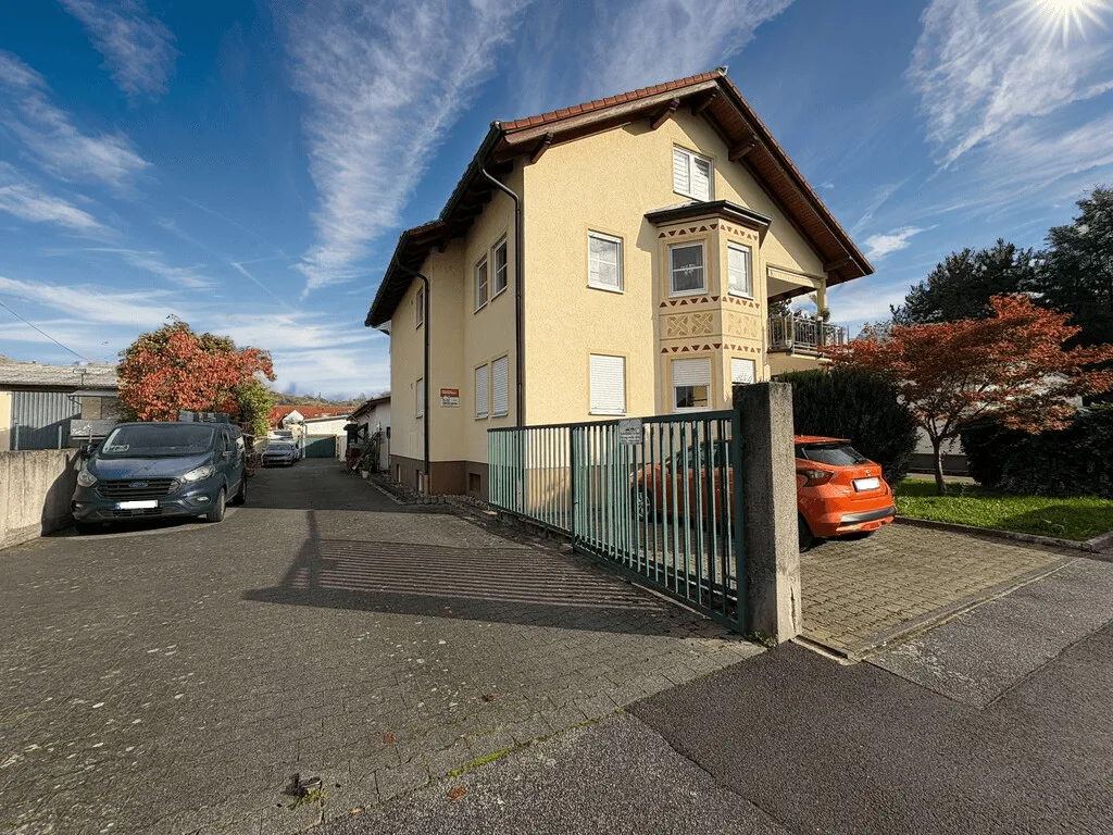 Einfahrt Gewerbehalle