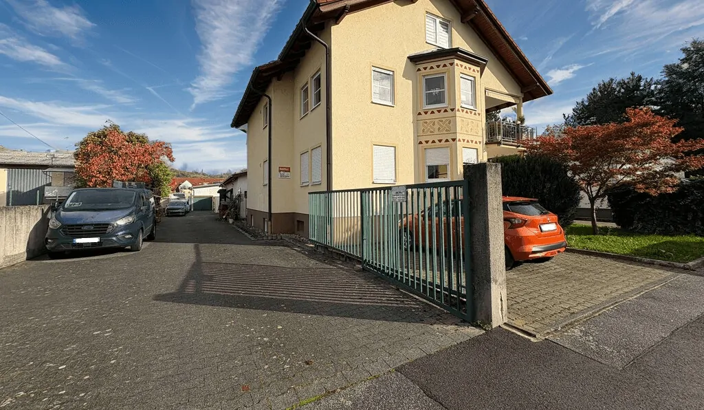 Einfahrt Gewerbehalle