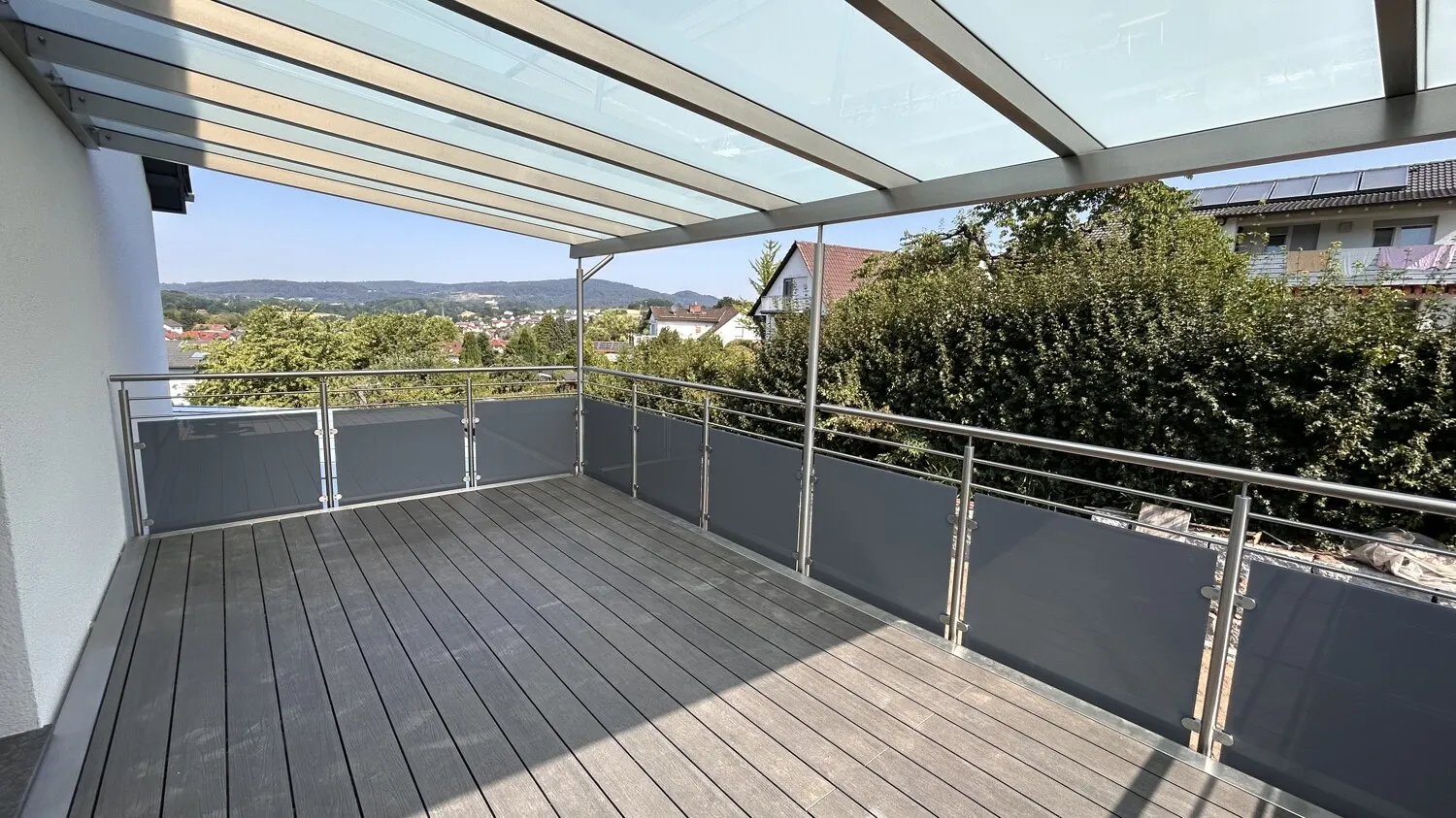 Geräumiger Balkon zum Garten