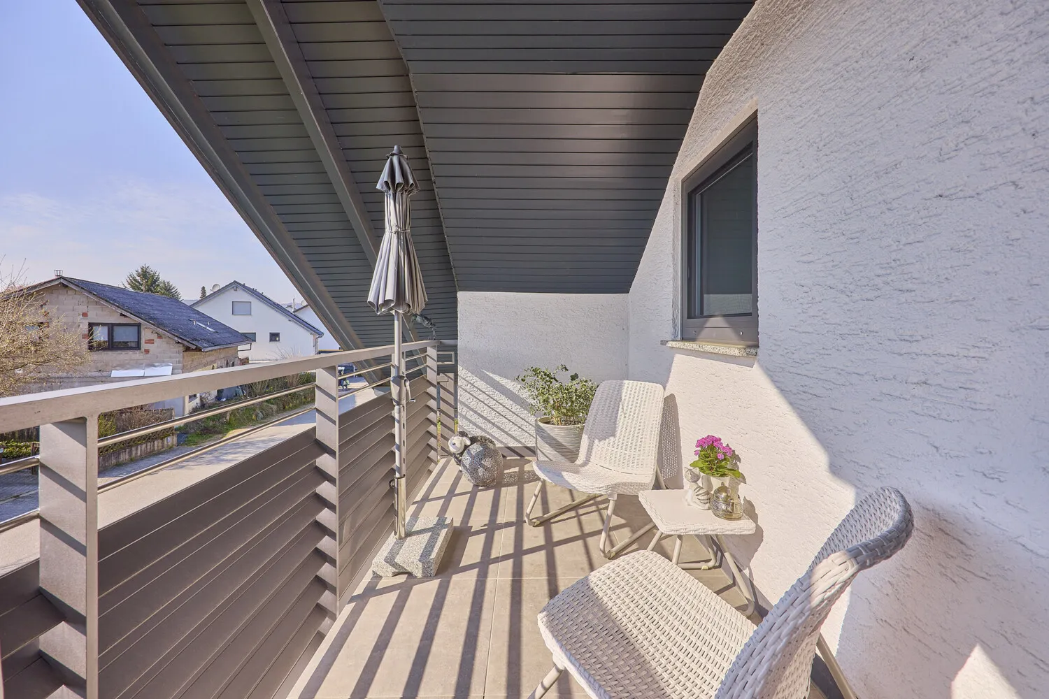 Sonnige Loggia Dachgeschoss