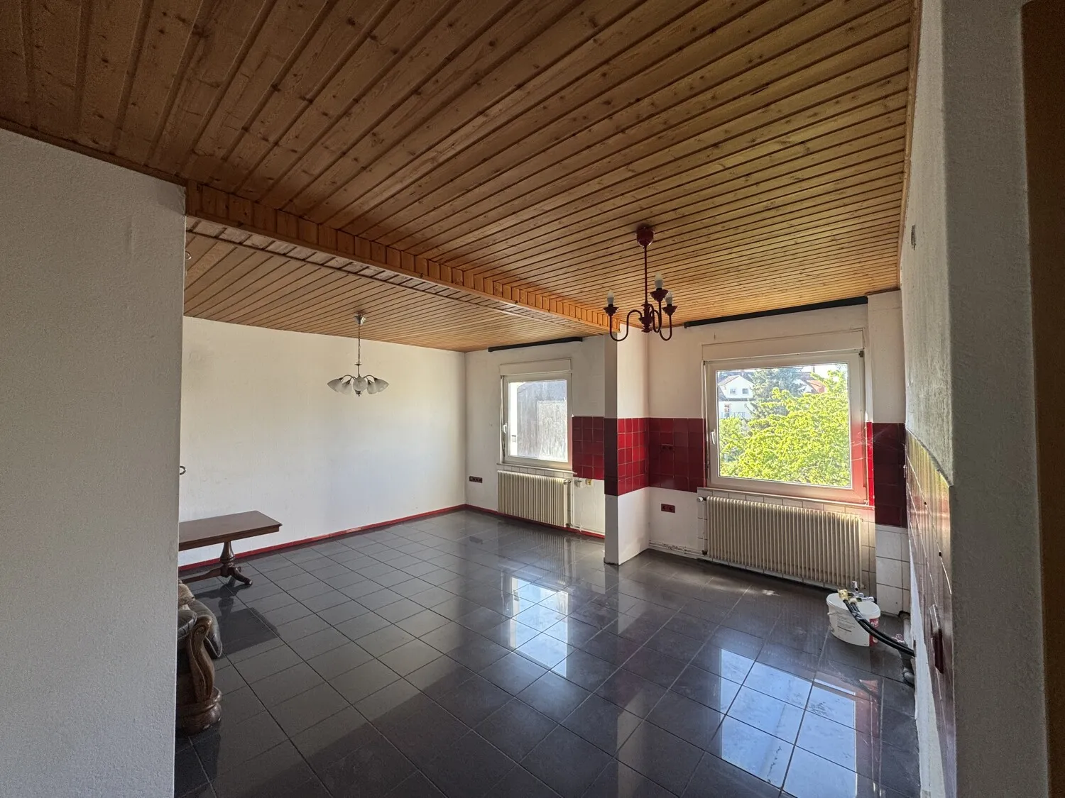 Großzügiges Zimmer im Obergeschoss