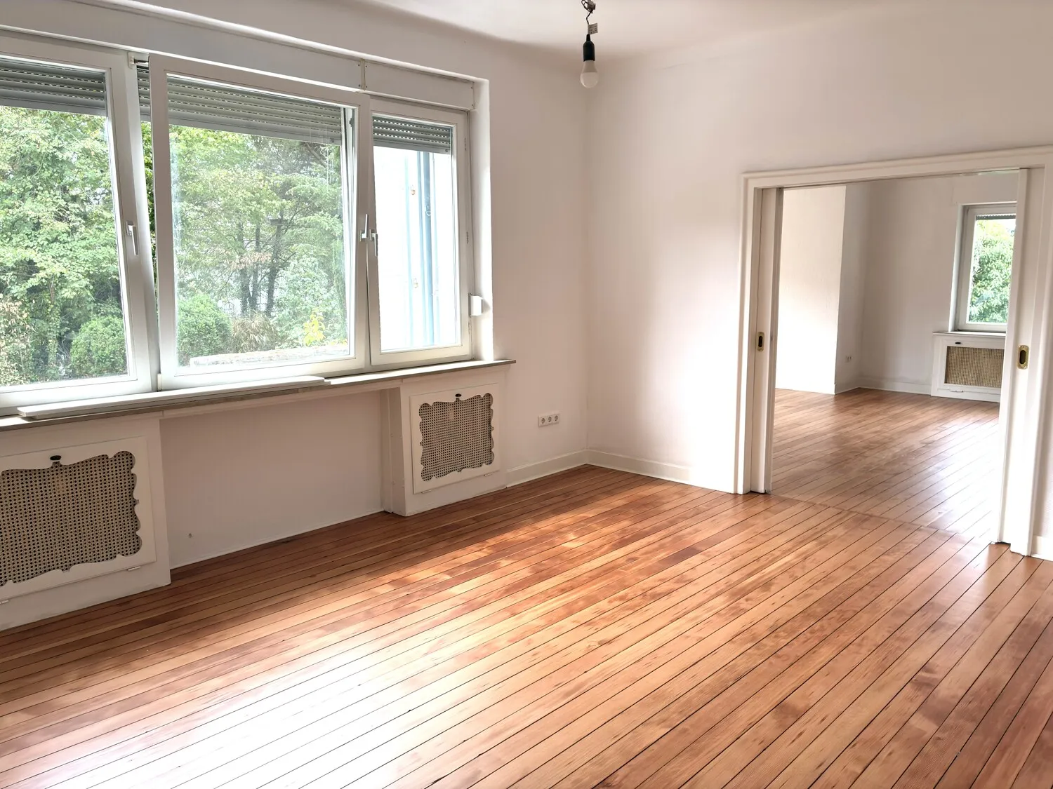 Wohnzimmer mit Blick in den Essbereich