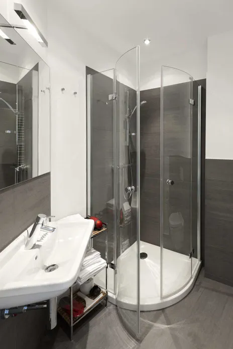 Apartment # 4 Altstadt im OG: Zeitloses Duschbad
