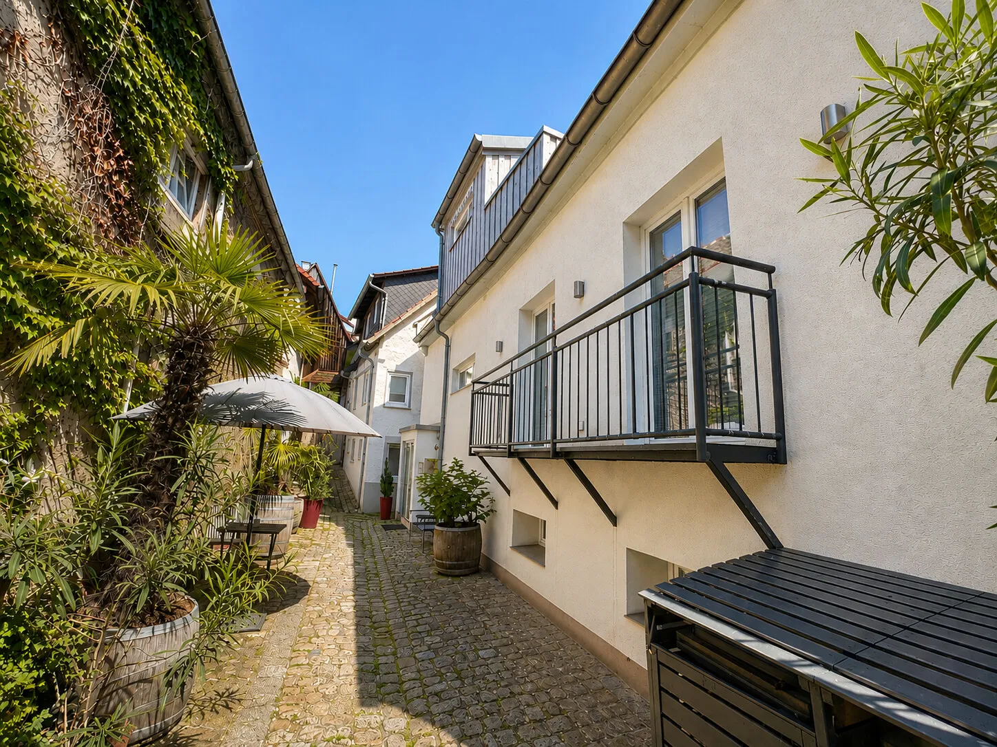 Romatische Hinteransicht des Hauses