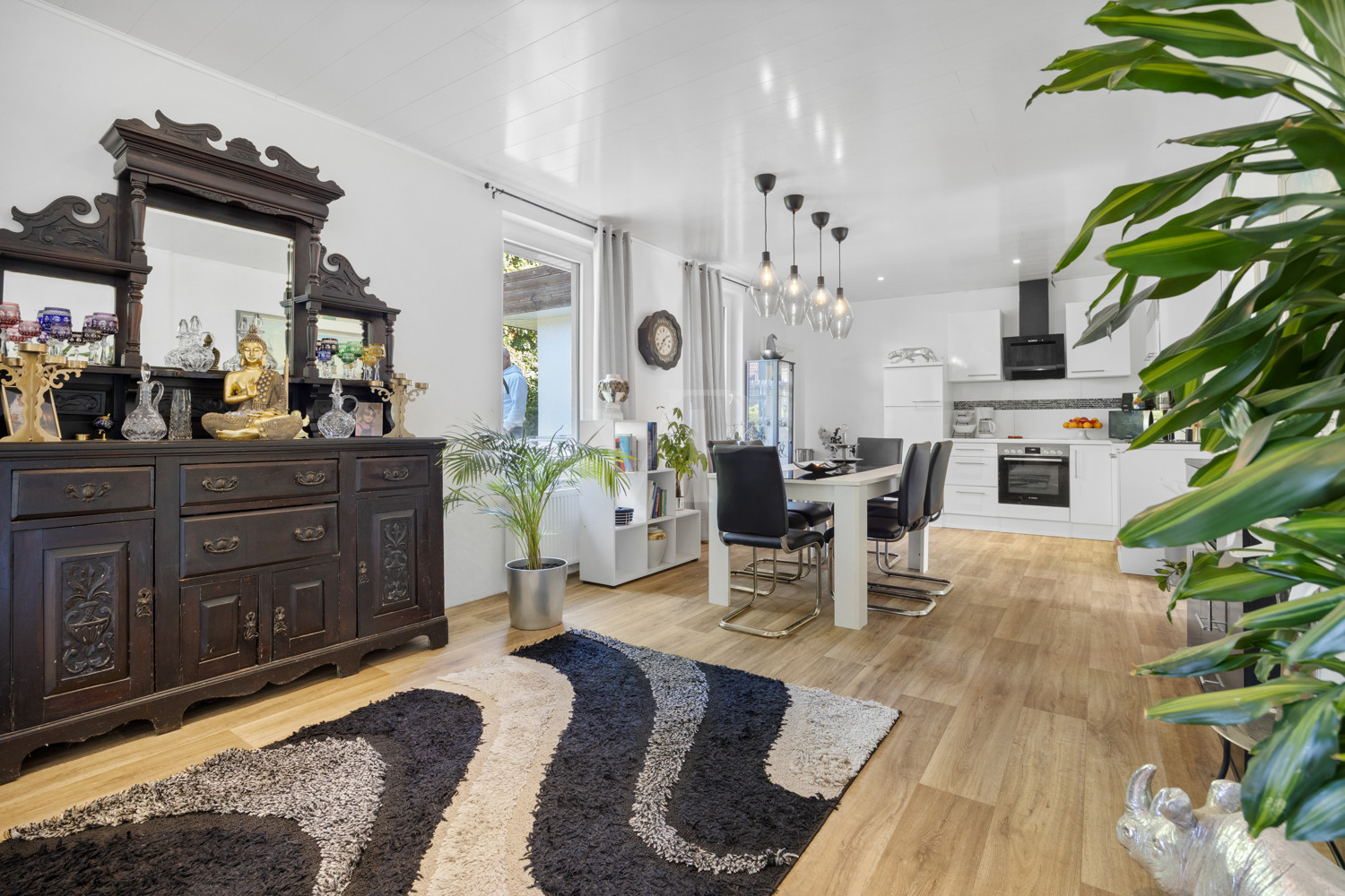 Hauptwohnung Wohn-Esszimmer